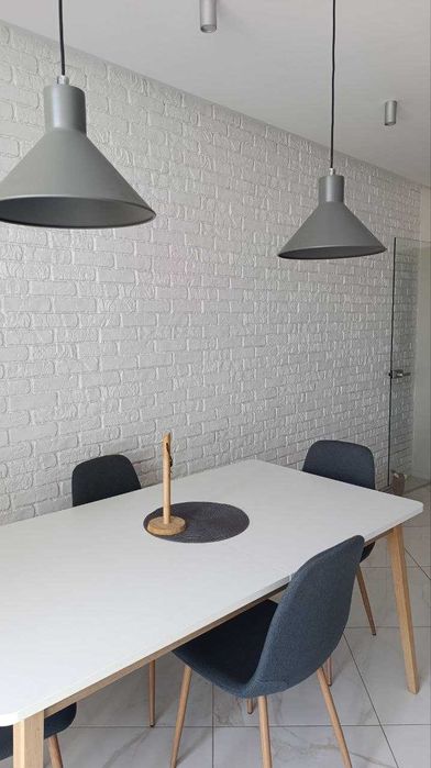 Продаю 2к квартиру в центрі біля стометрівки в новобудові.Документи є