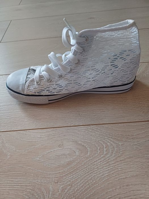 Koronkowe trampki damskie 39