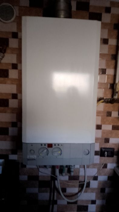 Котел димохідний двухконтурний на запчастини ціна 4000 гр.на25кв