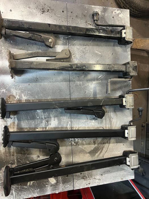 Lewarek samochodowy polonez