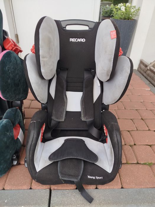 Dwa foteliki Recaro Young Sport