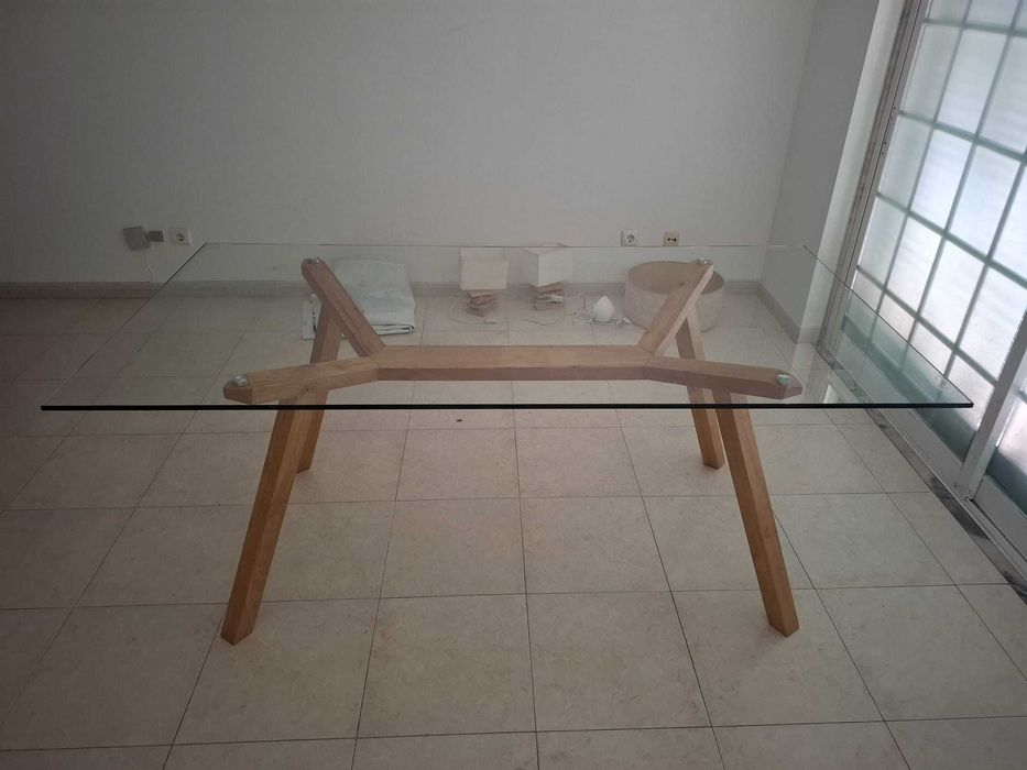 Mesa de vidro de jantar