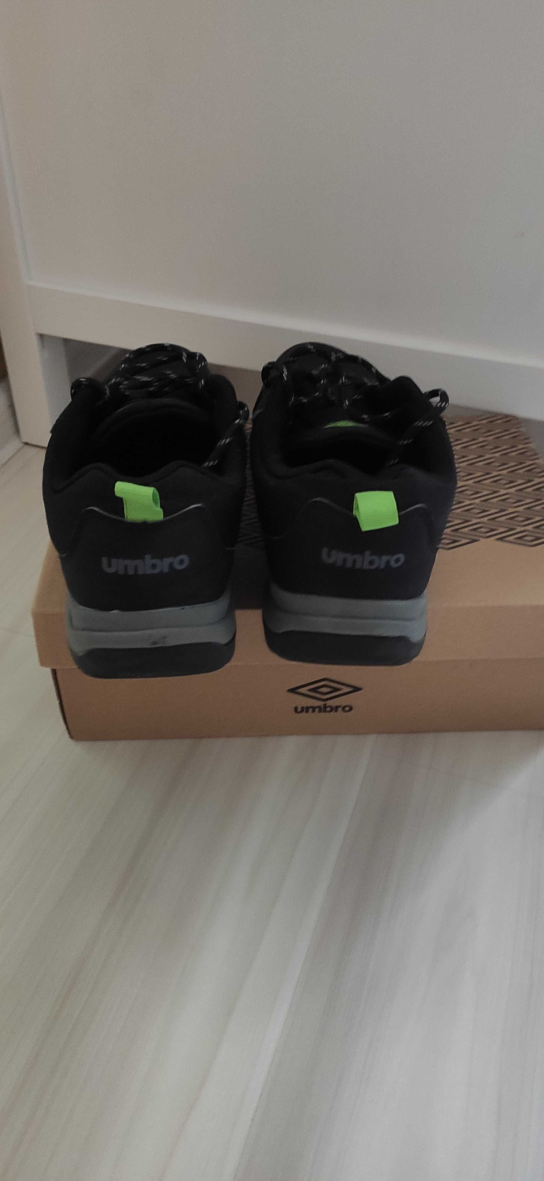 Umbro Horton; buty 44;  inpost