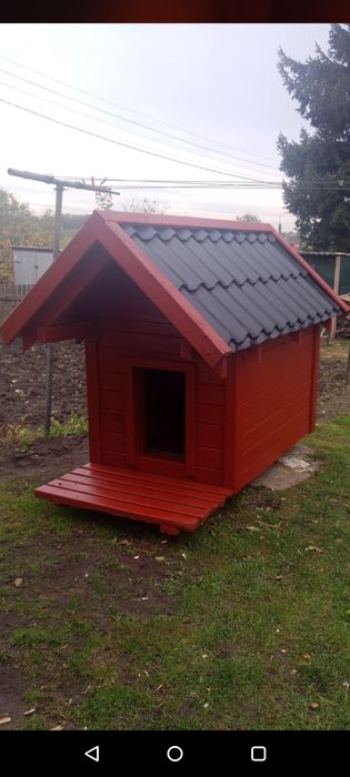 Buda ocieplana dla dużego psa