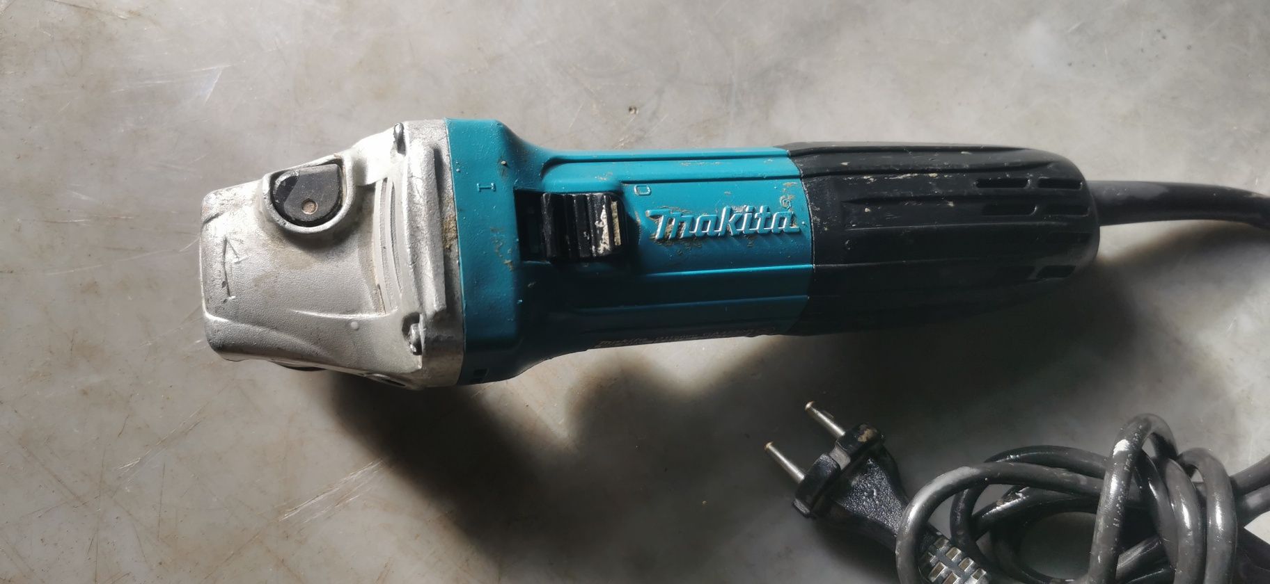 Болгарка   ,  Кутова шліфувальна машина Makita GA4530R