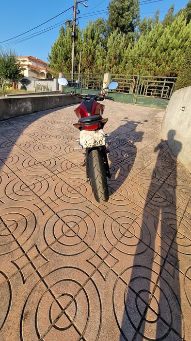 Vendo mota Honda CB 125 R