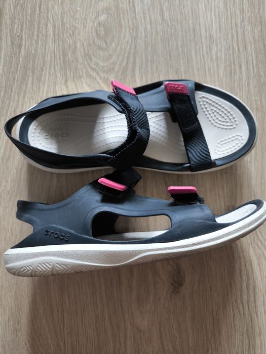 Босоніжки Crocs w8 (25.5)