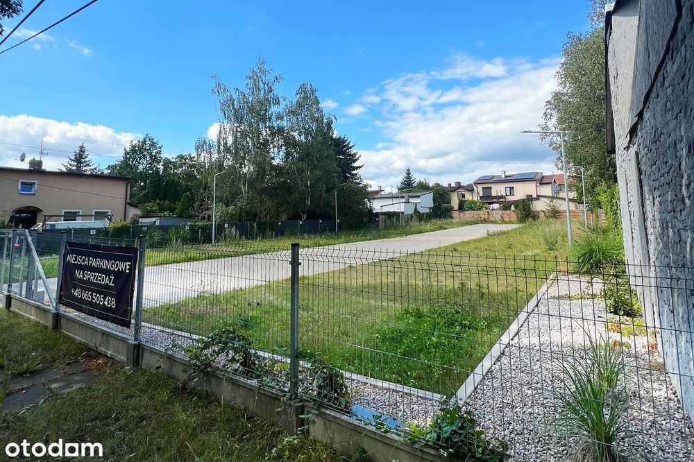 Na sprzedaż utwardzone miejsca parkingowe na zamkniętym terenie