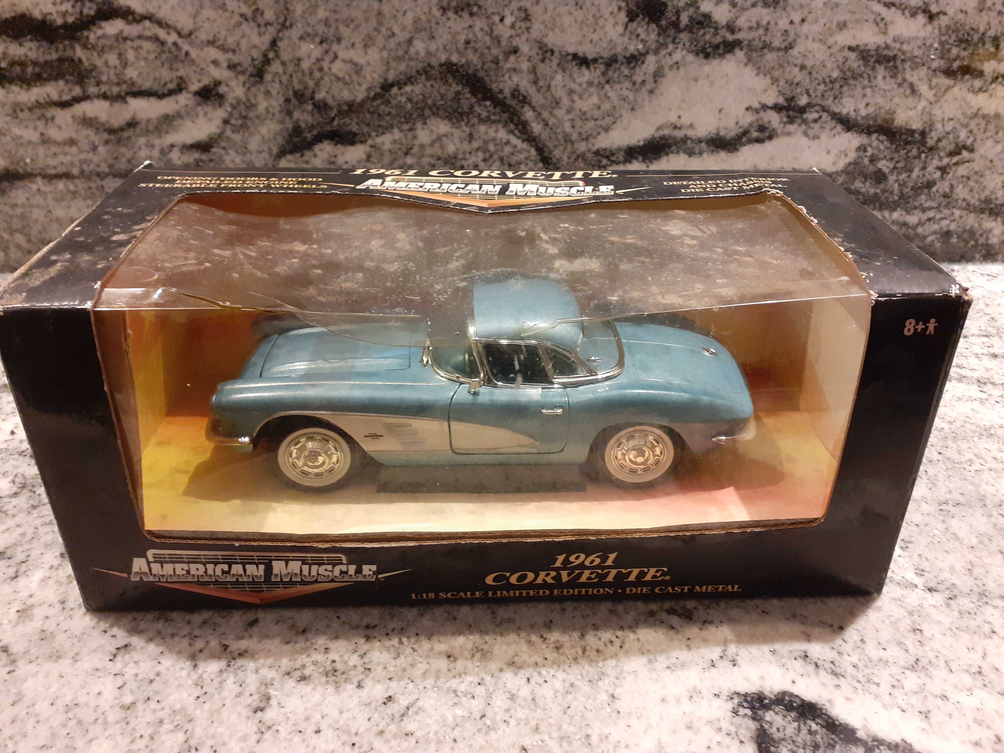 1961 Corvette model skala 1:18 Ertl Collectibles