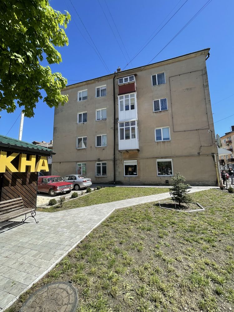Продається двокімнатна квартира на Площі Ринок м.Броди