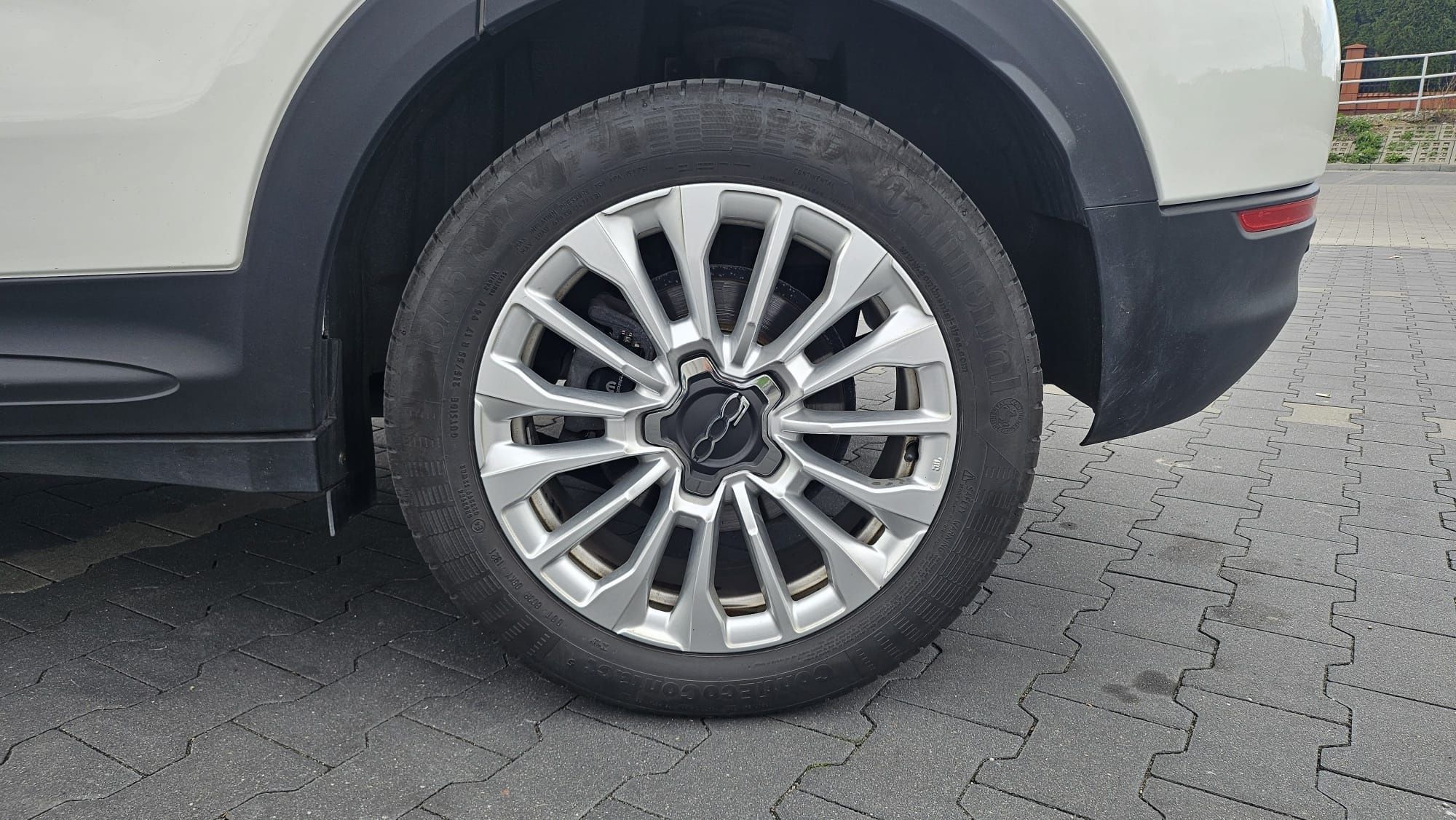 Komplet opon letnich Continental 215/55 R17 V