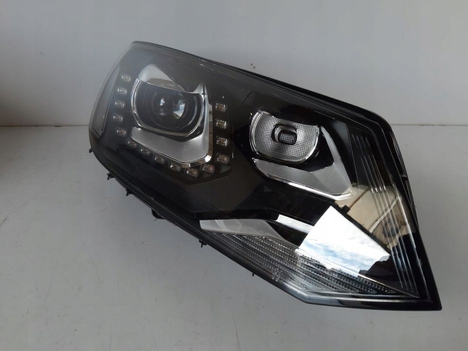 Volkswagen touareg 7P lampa przednia xenon R 12678