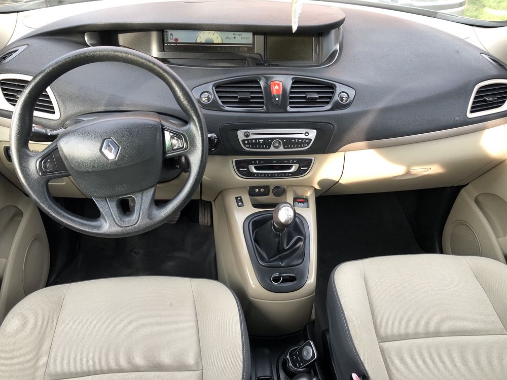 Свіжопригнана Renault Grand Scenic 2009 1.5d 7 місць