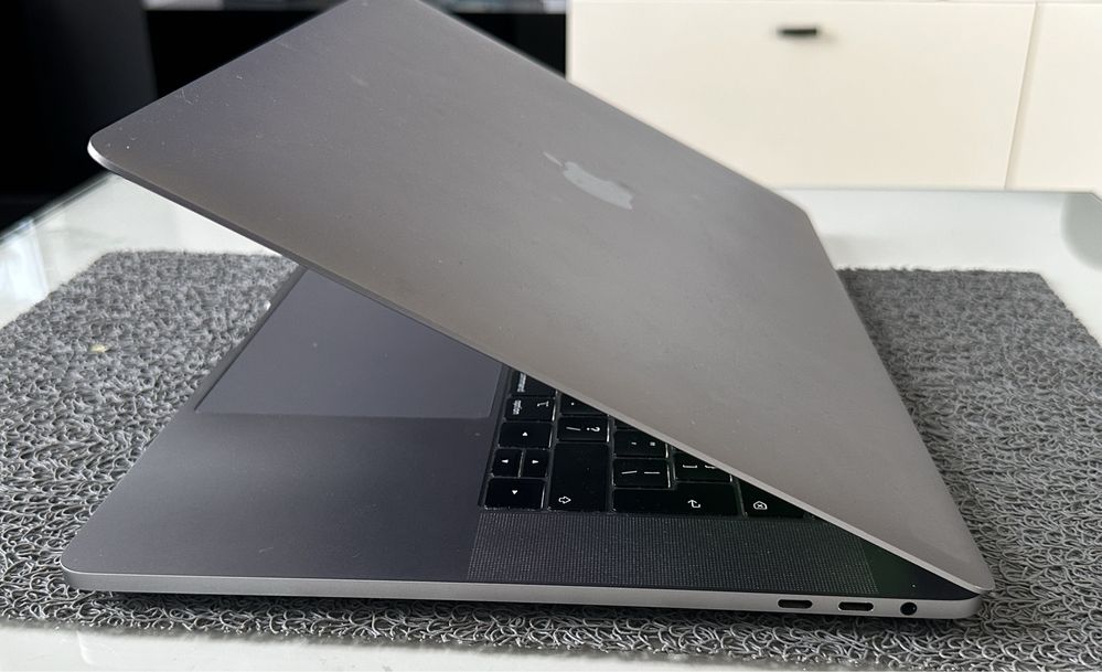 Apple MacBook Pro 15 2019 i7 TouchBar 16GB/256GB