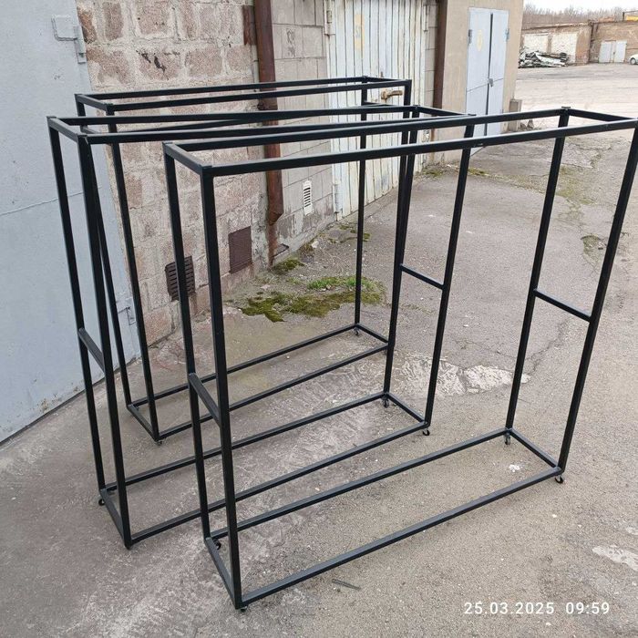 Продам Стійки - вітринні для розвішування одягу та інших товарів