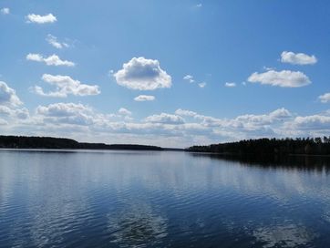 Domek Poziomka nad jeziorem Sasek Wielki koło Szczytna Mazury, wakacje