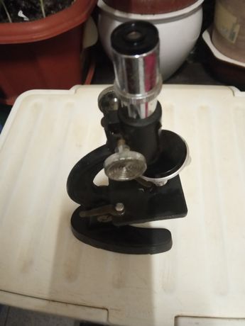 Microscópio antigo peça de colecao