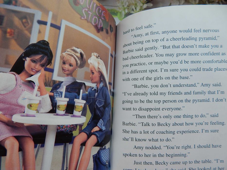 Книга про Барбі та Беккі англійською мовою, английский для школьников