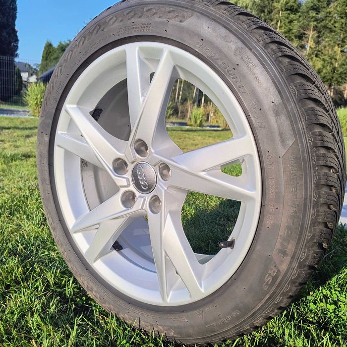 Felgi aluminiowe oryginalne Audi  z oponami zimowymi