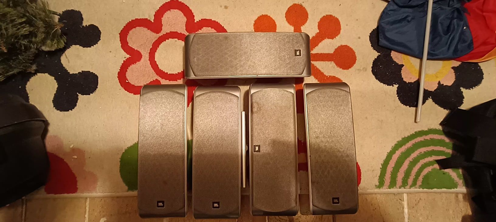 Głośniki 5.1 JBL z subfooferem.