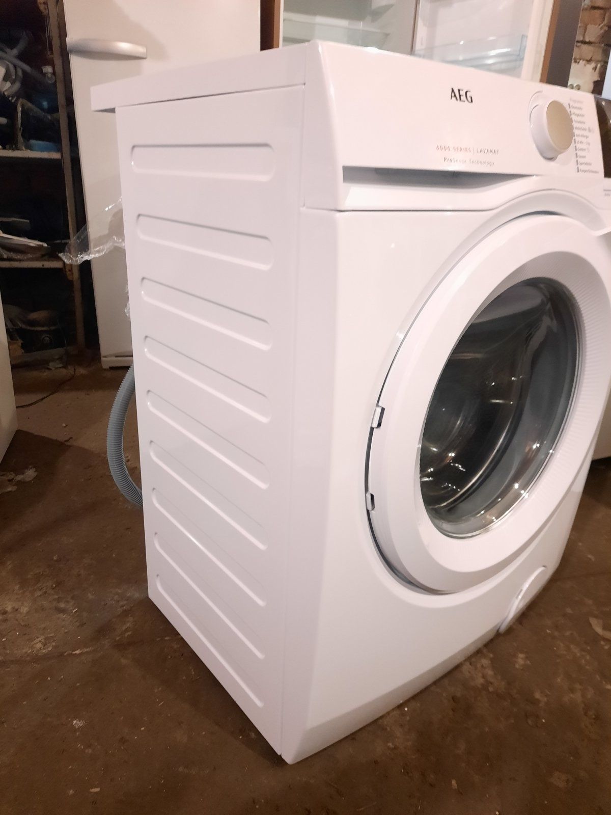 Продам пральну машинку AEG 6000 Series Lavamat на 8кг з Німеччини