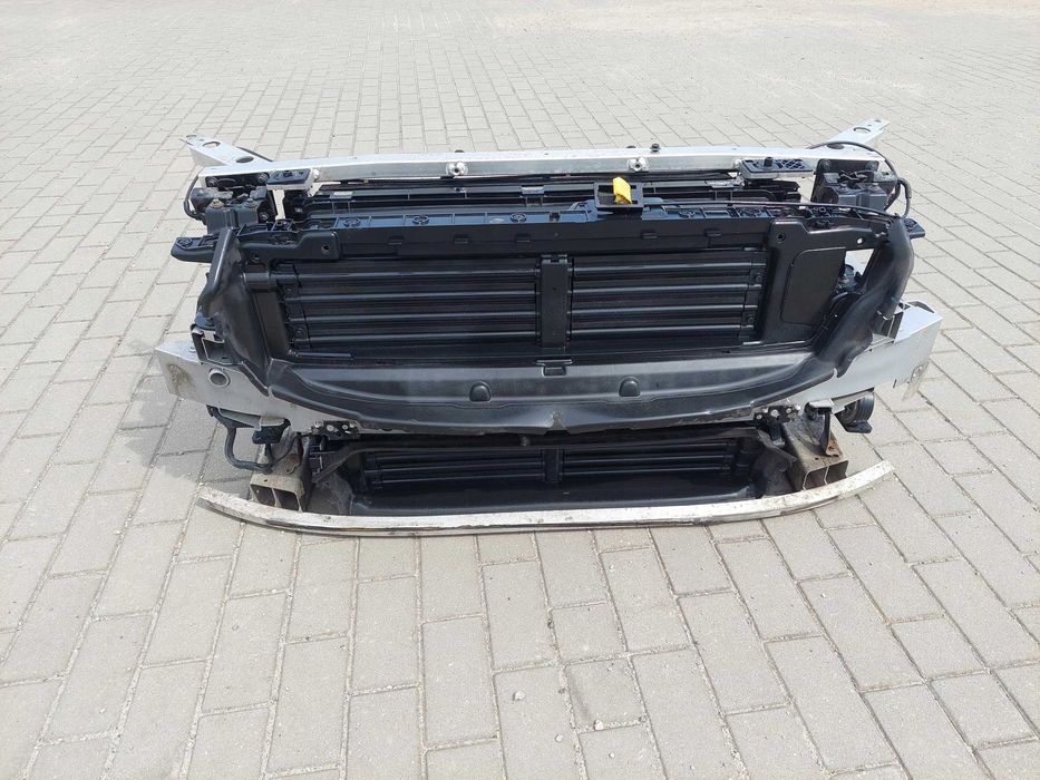 Volvo V60 II Передня панель, телевізор