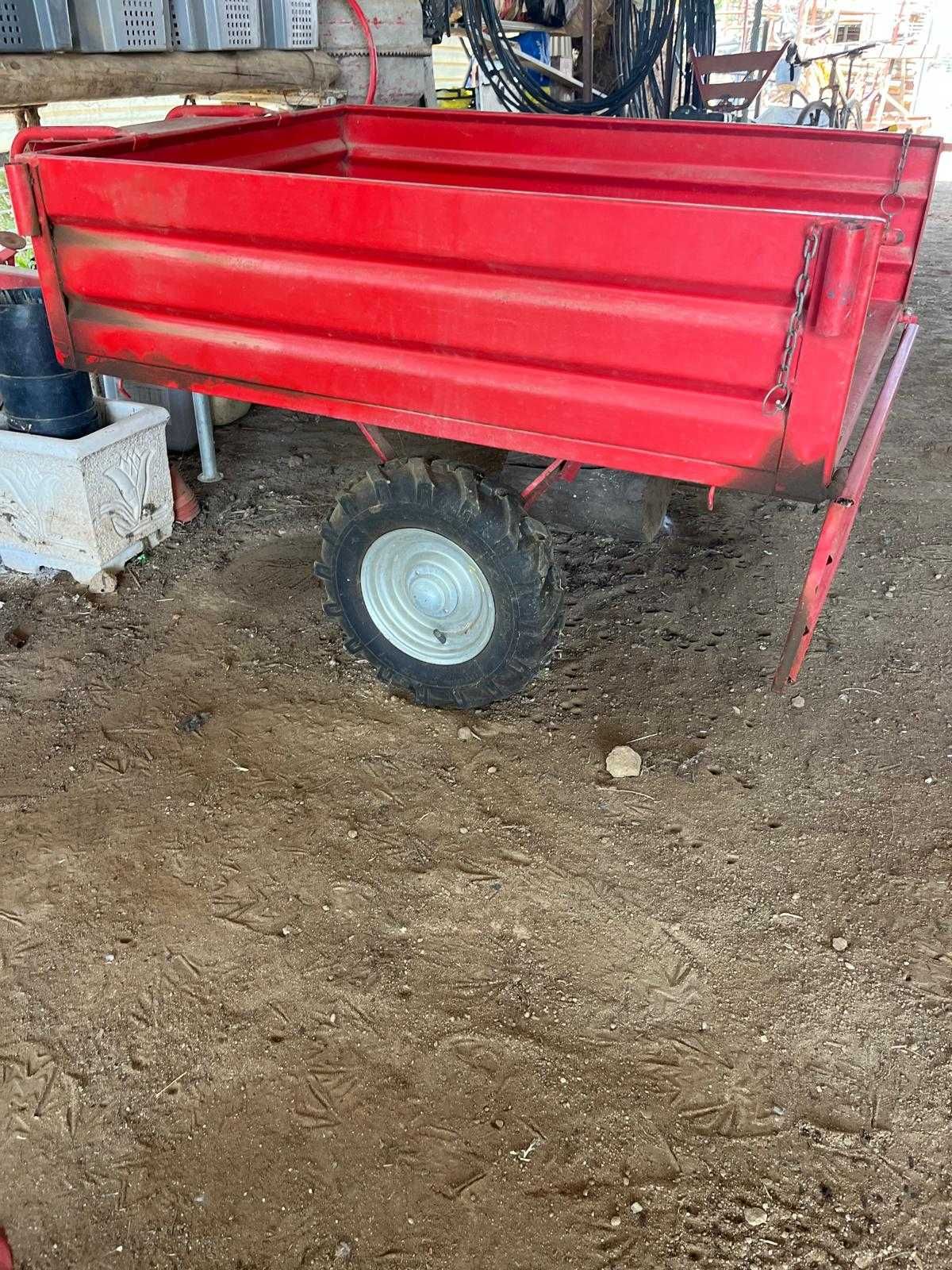 Reboque para motoenxada agrícola em bom estado