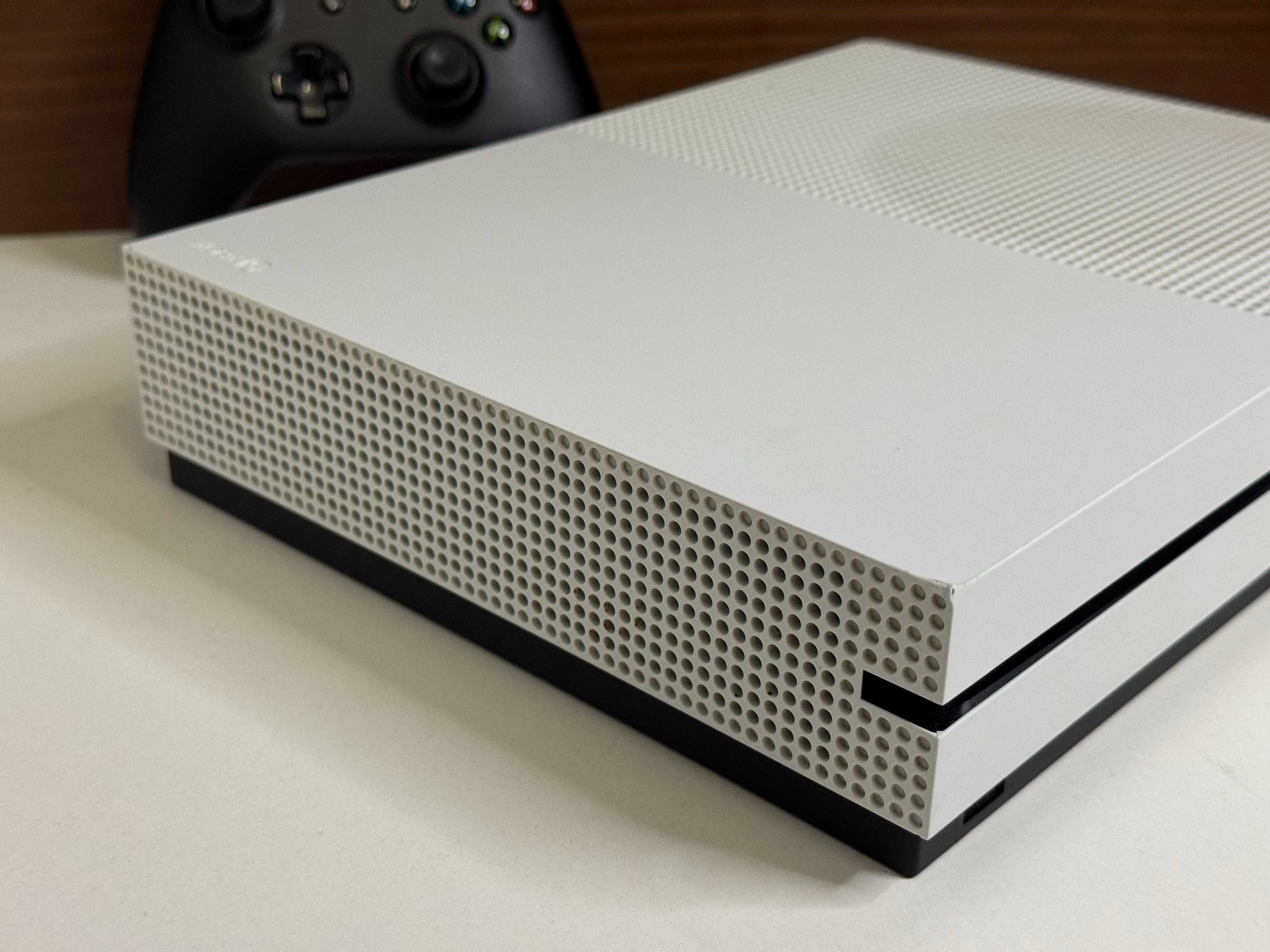 Konsola XBOX ONE S 1TB z Padem i Napędem