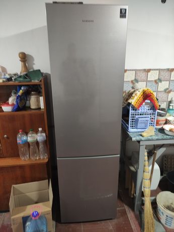 Холодильник SAMSUNG RB36J5000SA -почти новый !!!