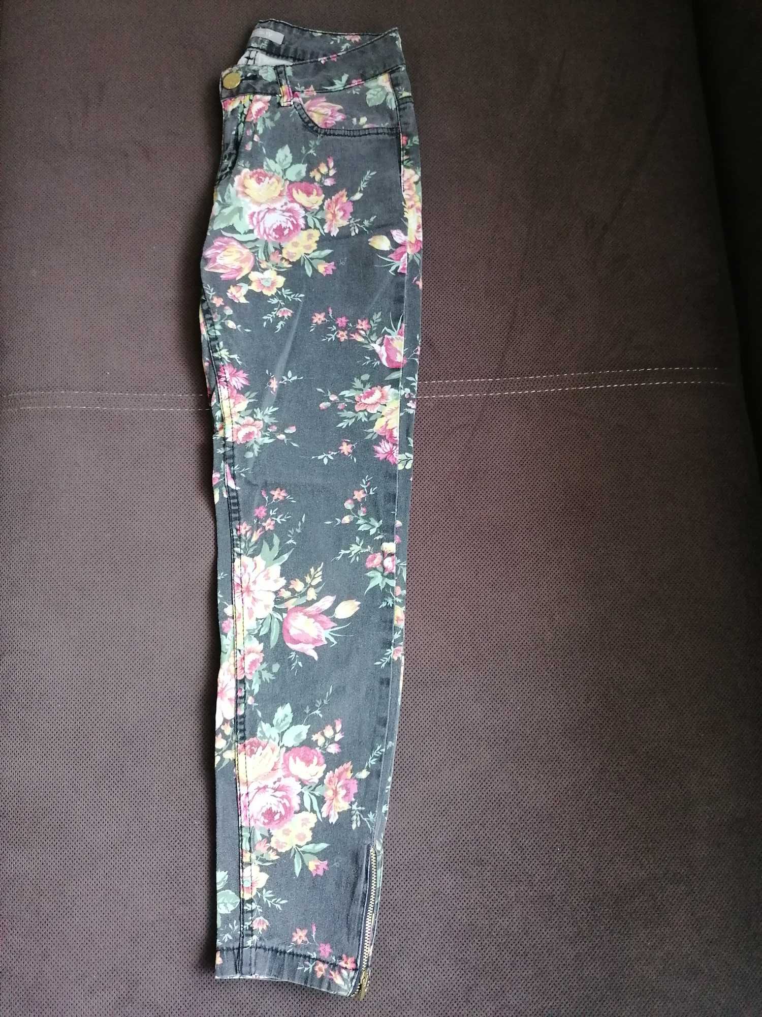 Proste długie spodnie w kwiaty Orsay rozmiar XS