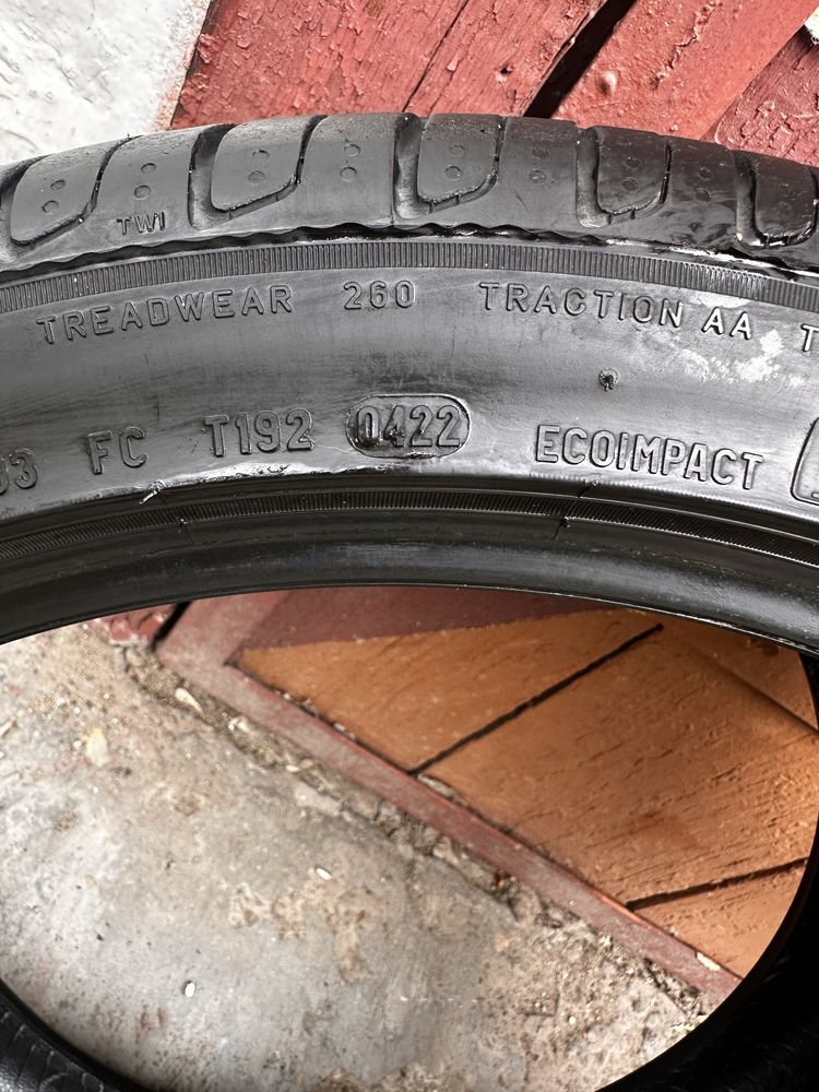 Шини б/у літо 235/40 R19