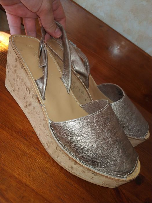 Золоті весільні шкіряні босоніжки NEXT на корковій платформі 40 розмір