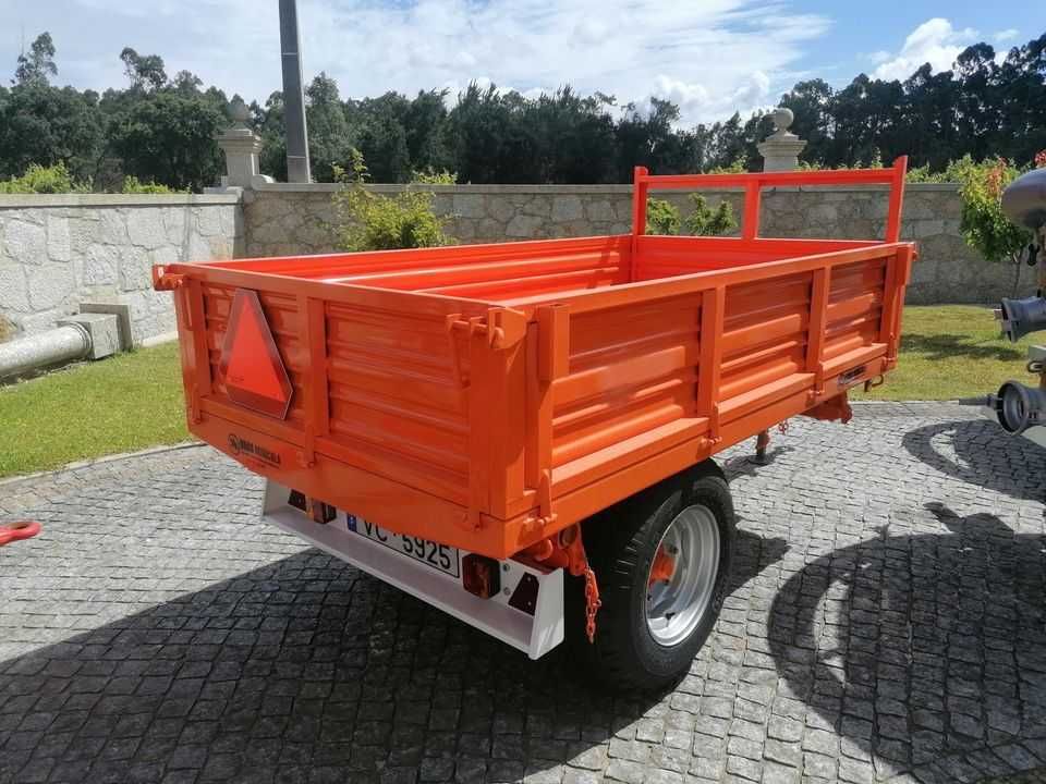 Reboque Agrícola Tribasculante 2500 kg - Novo