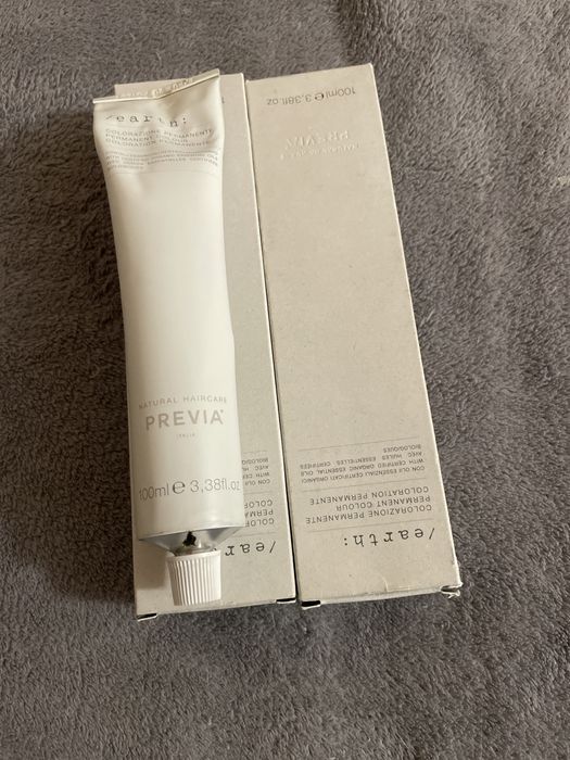 Фарба для волосся , одна ціла , а інші тріжки використана