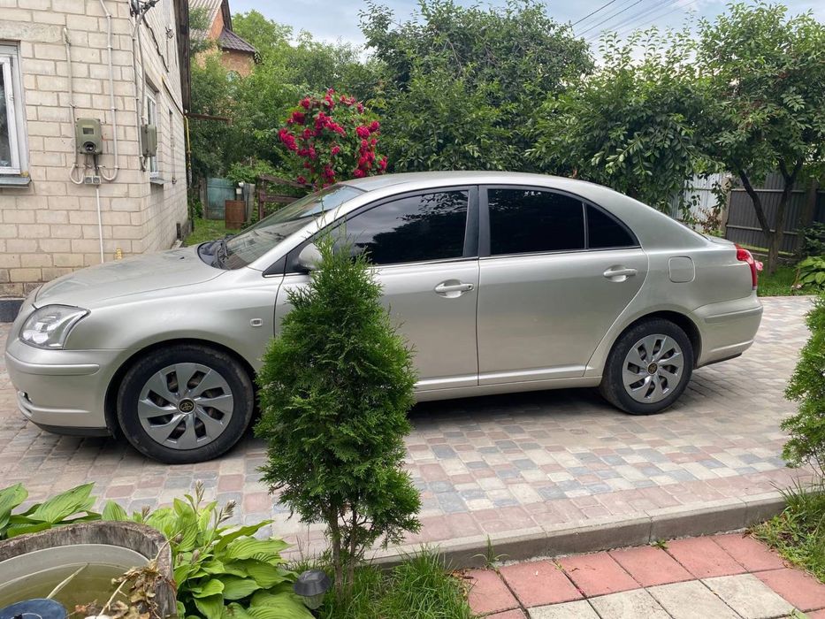Toyota avensis 2003