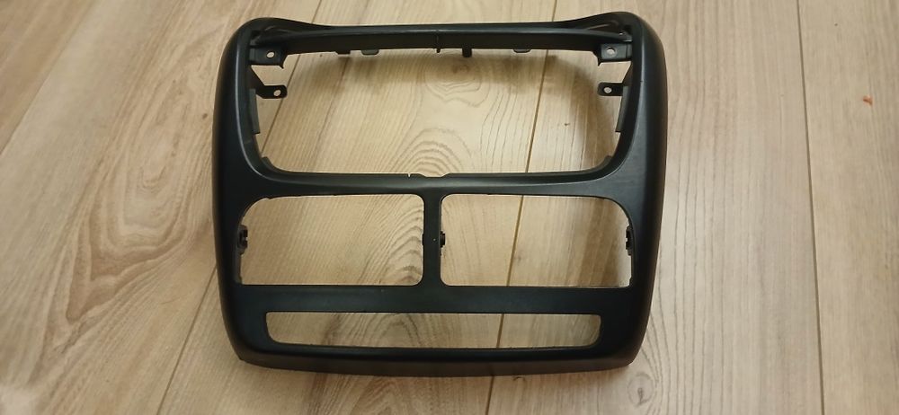 Radio F263 DORIAN do Fiat Doblo, Opel Combo. W zestawie ramka i Parrot