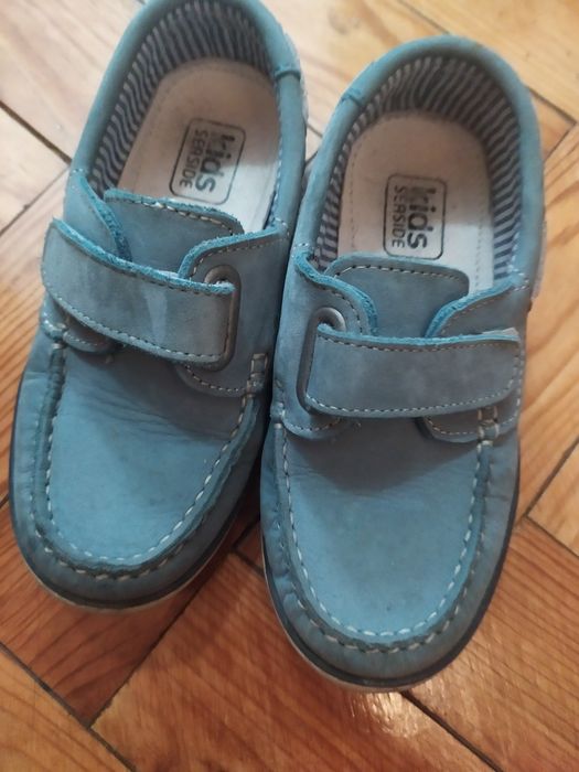 Sapatos azul claro menino
