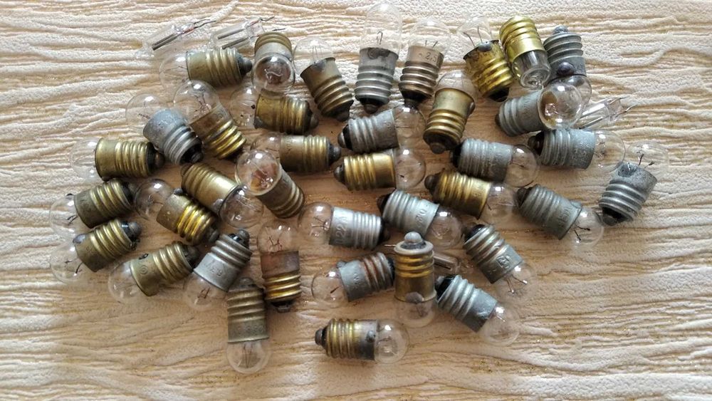 Лампочки коммутаторные  КМ 12 90, и лампочки накаливания c 2.5V до 26V