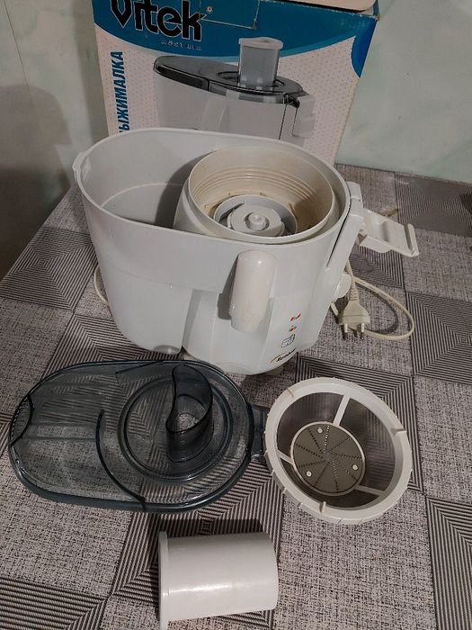 Продам соковижималку VITEK Austria Rainbow VT - 1601