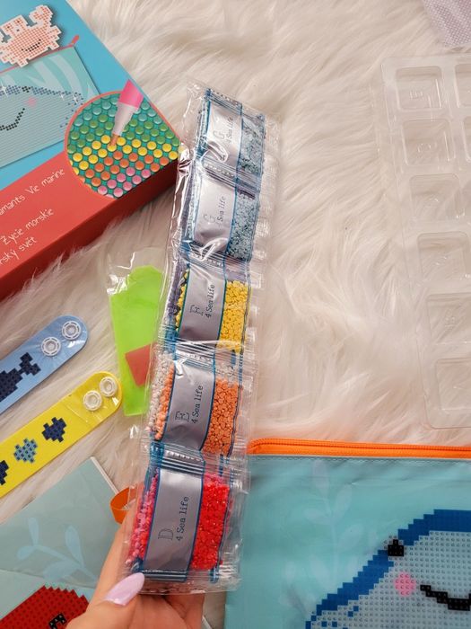 Zestaw kreatywny diamenciki piórnik zeszyt opaski  naklejki