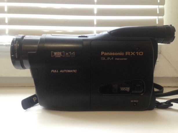 Видеокамера Panasonic RX10