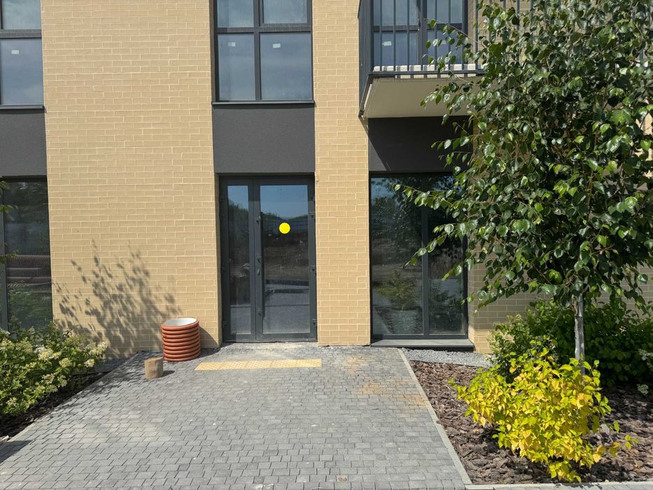 Продаж комерційного приміщення 65.65 кв.м. м. Пустомити