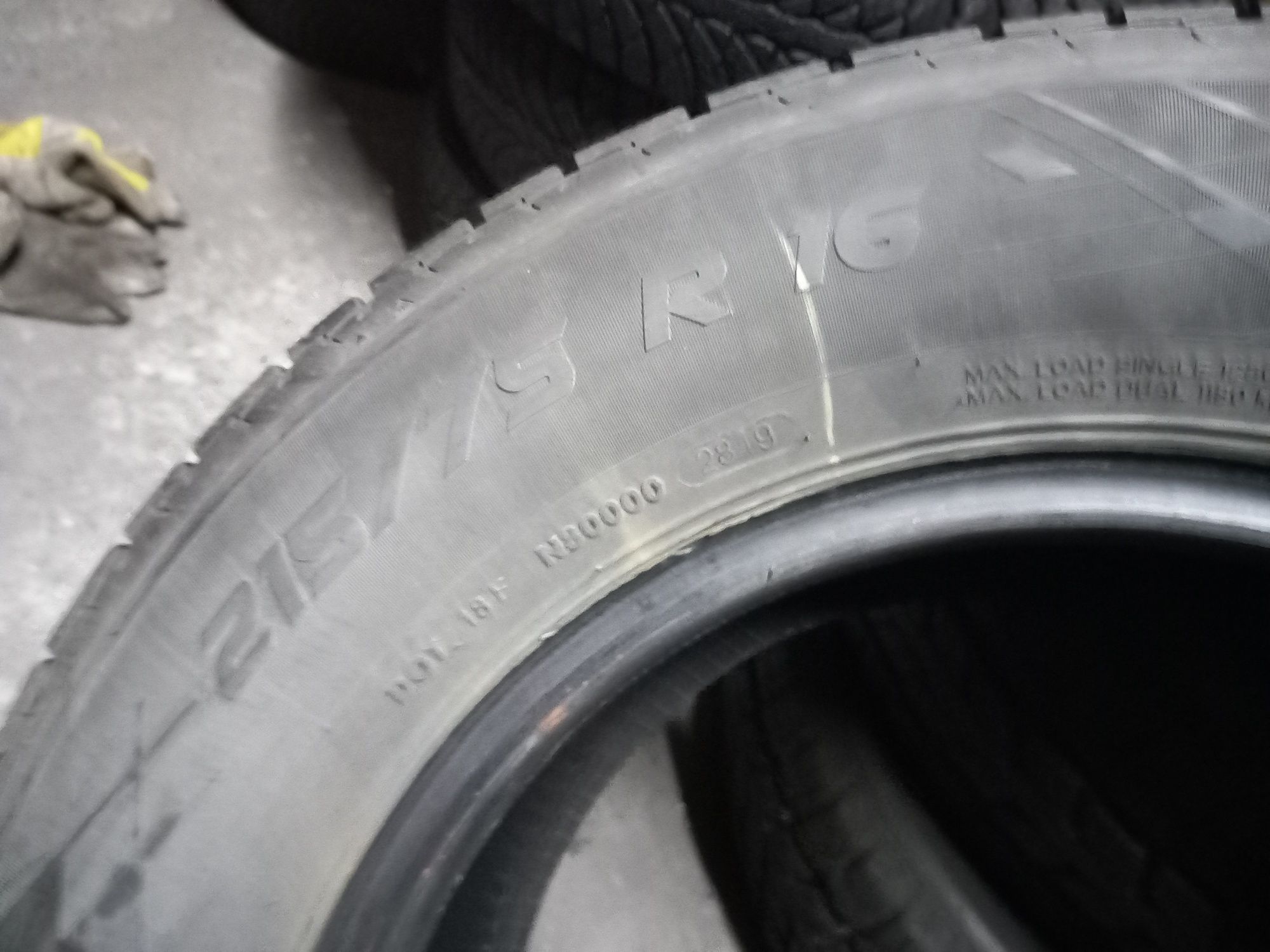 Opony używane 215/75/16c vredestein 2x6 mm