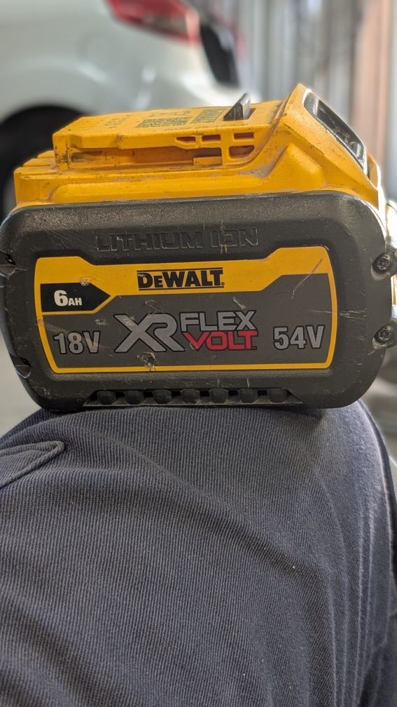 Bateria Dewalt 18V 6AH  54v