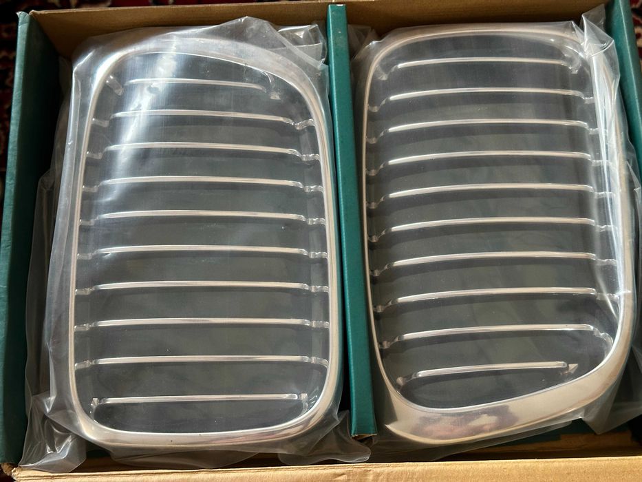 Решітка BMW E-46 1998-  Нова. Комплект дві штуки