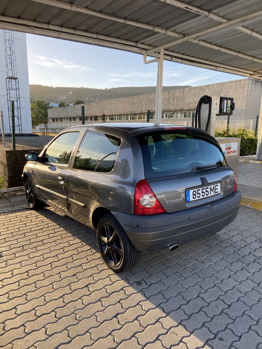 Renault Clio II 1998 com 124 mil KM