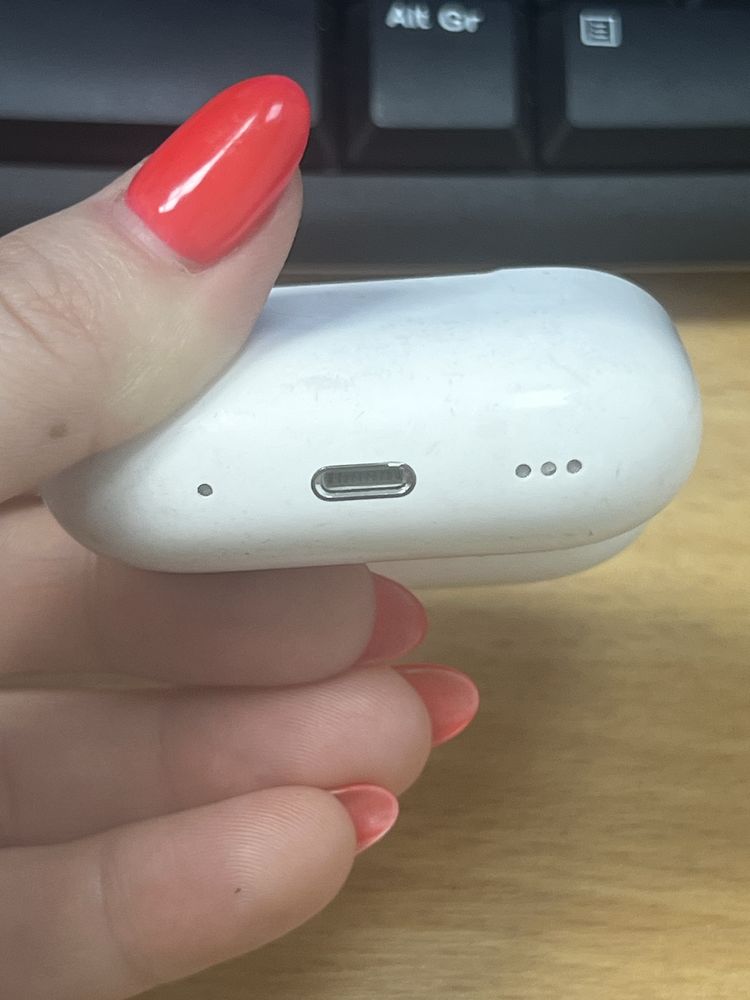 кейс для Apple AirPods Pro 2 модель А2700 оригінал