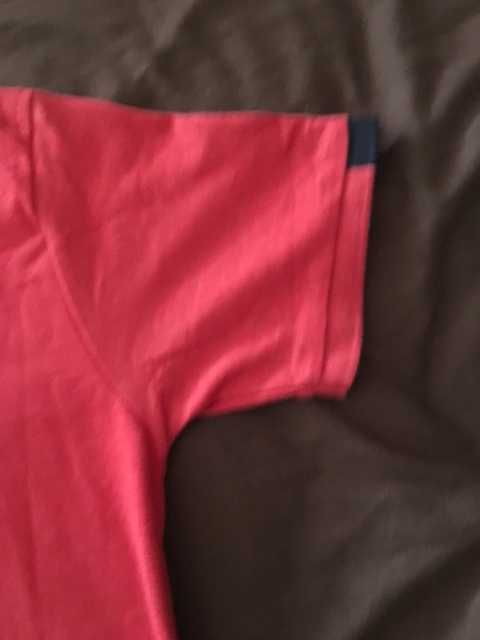 polo  vermelho com promenores negros super giro novo