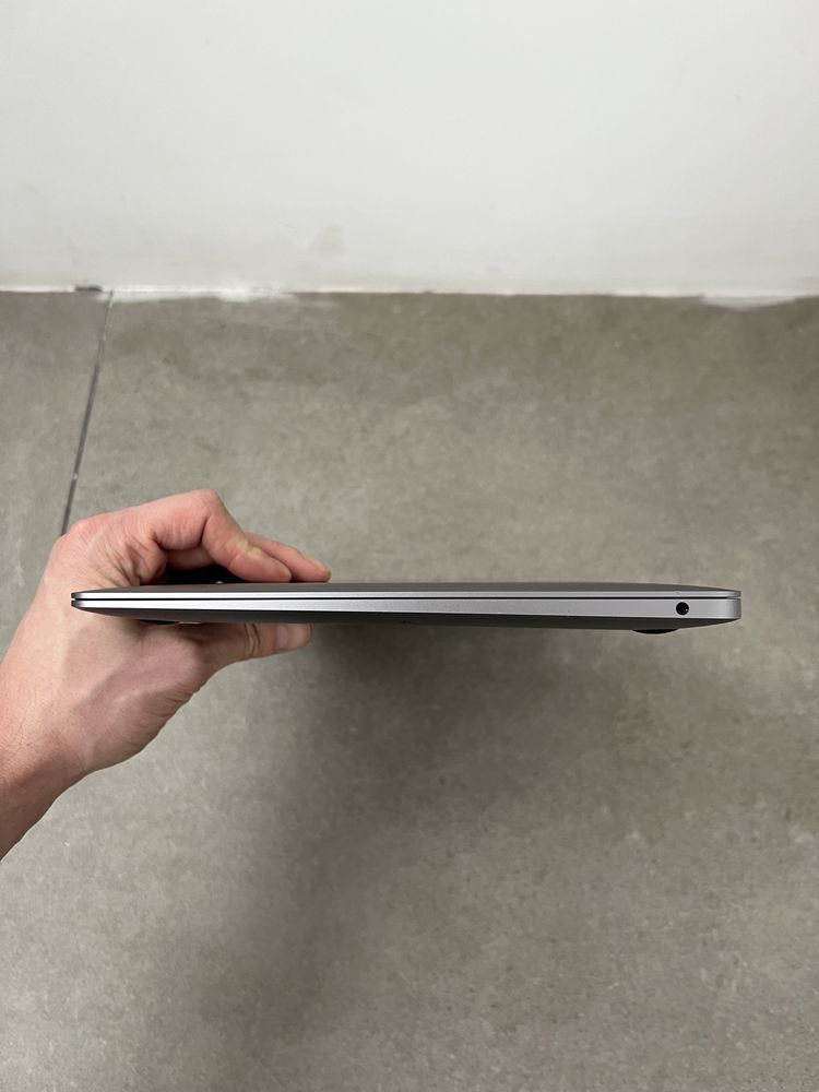 780$ MacBook Air 13" 2020 MGN73 M1 / 8 GB / 512gb SSD