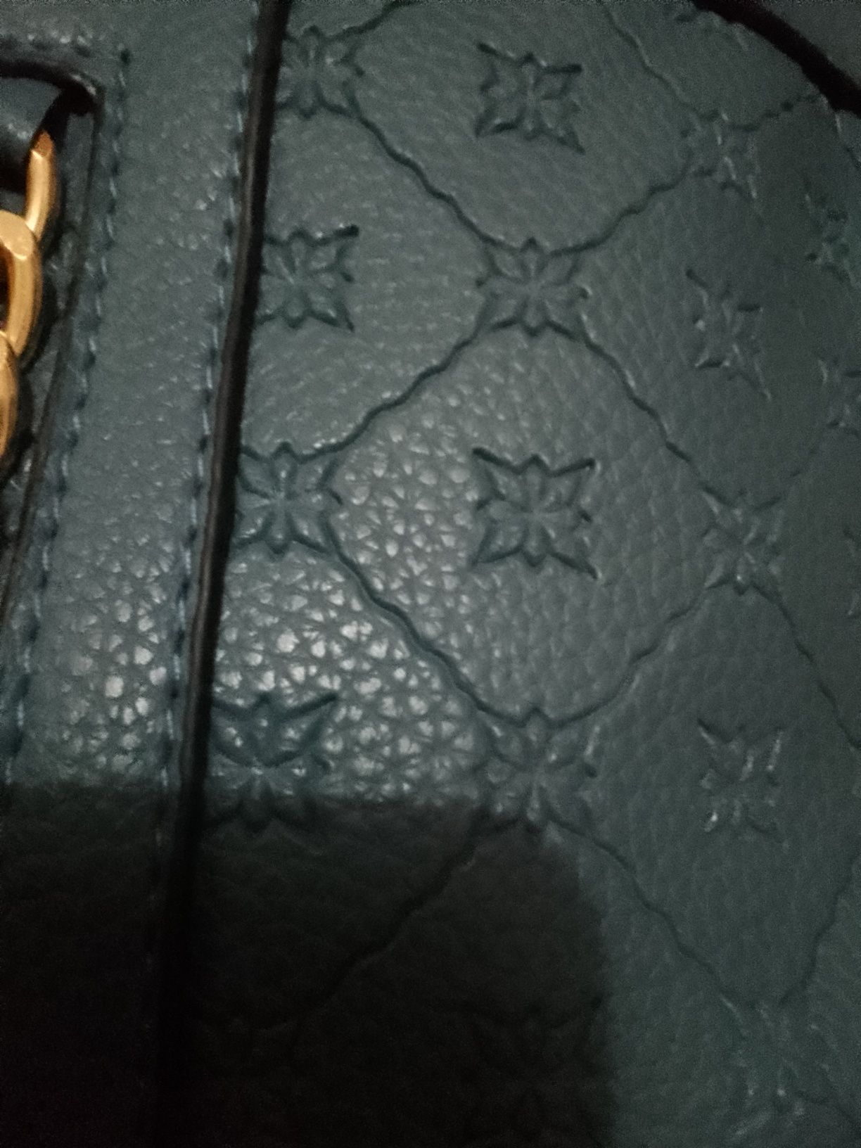 Mochila nova cor azul petróleo muito espaçoso